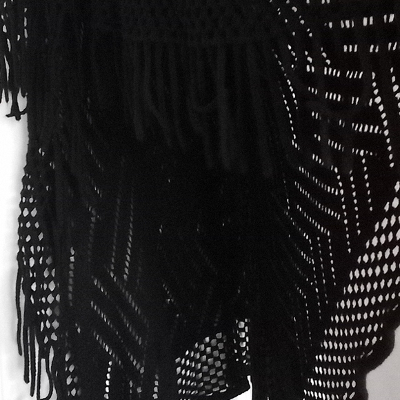 Black stringed sweater cape - Picture 8 of 8